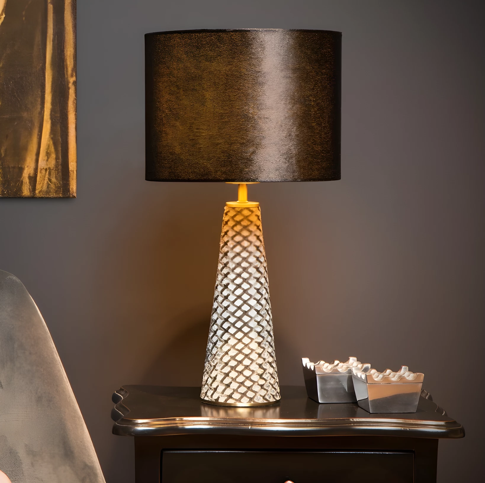 Stołowa lampa Velvet z szarą aksamitną podstawą – kolor czarny, idealna do salonu