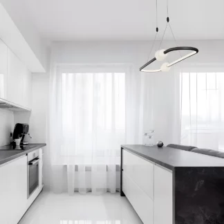 Lampa sufitowa LED 45W Xalume w kolorze czarnym z pilotem