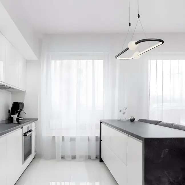 Lampa sufitowa LED 45W Xalume w kolorze czarnym z pilotem