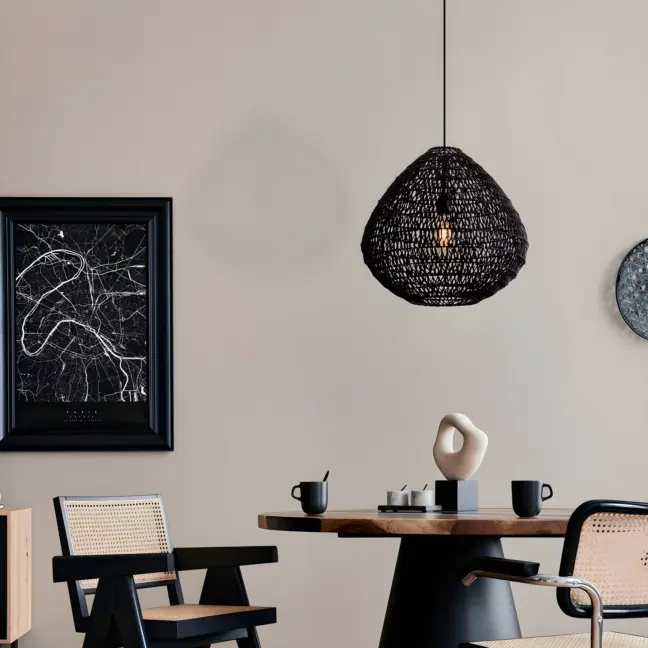 Lampa wisząca Nayora 50 w kolorze czarnym, wykonana z plecionki