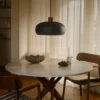 Wisząca lampa Aurelio 42 w kolorze czarnym z drewnianym akcentem – DFTP