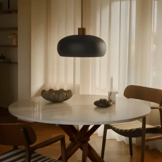 Wisząca lampa Aurelio 42 w kolorze czarnym z drewnianym akcentem – DFTP