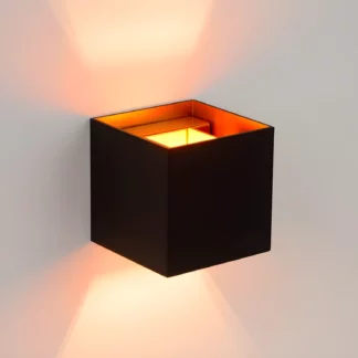 Kinkiet XIO czarny kwadratowy z dwukierunkowym światłem – idealny na korytarz