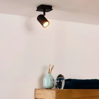 Reflektor łazienkowy Lennert w kolorze czarnym z klasą szczelności IP44