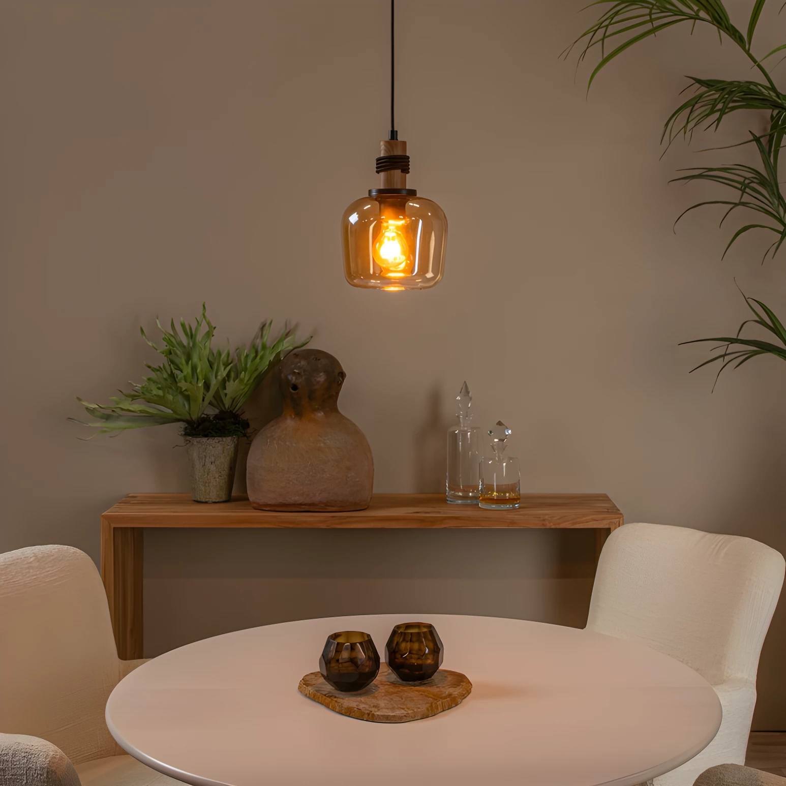 Klasyczna lampa wisząca Ilona z eleganckiego szkła