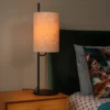 Beżowa lampa stołowa Magic z lnianym kloszem do sypialni