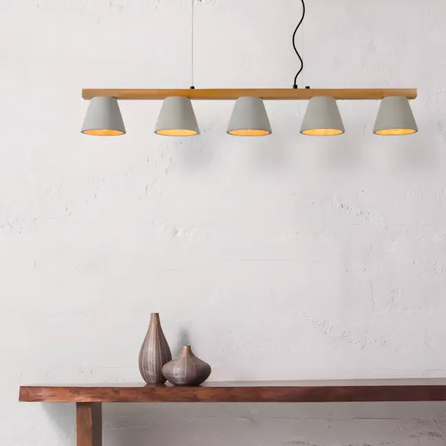 Wisząca lampa sufitowa Possio w stylu wabi-sabi z betonowymi kloszami i drewnianymi elementami