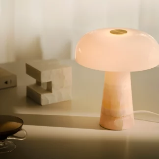 Mini lampka nocna Glossy z różowego marmuru – DFTP