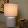 Szara lampka nocna Greasby o wysokości 26 cm – kompaktowy rozmiar