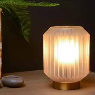 Niewielka lampa stołowa Sueno w białym kolorze ze złotym spodem