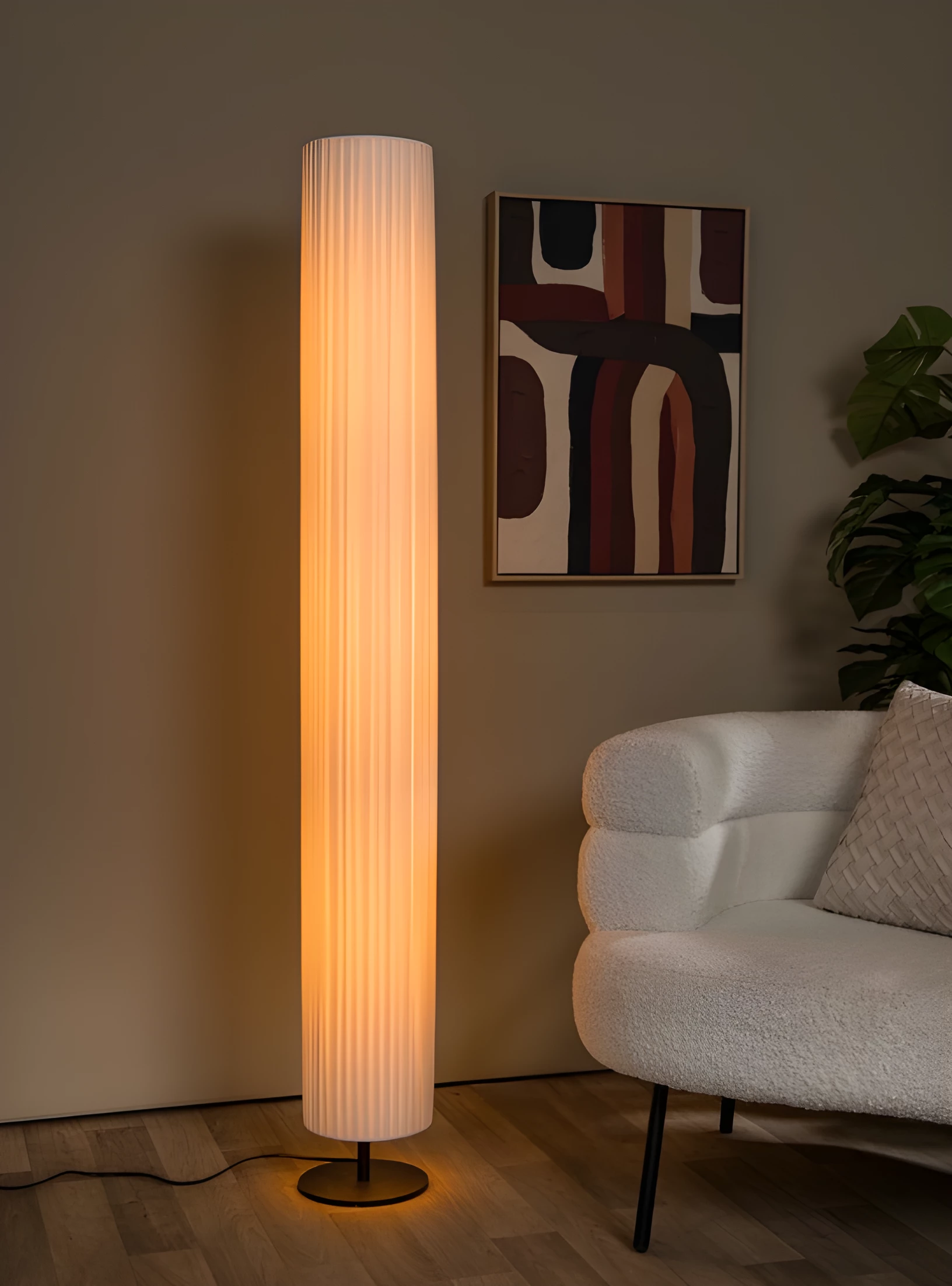 Lampa stojąca Fold w kolorze białym z plisowanym kloszem, wysokość 160 cm