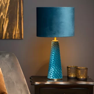 Lampa stołowa Velvet w turkusowym kolorze z materiałową podstawą