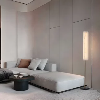 Lampa podłogowa Lunalith w stylu art deco ze złotym wykończeniem i kloszem z marmurkowego szkła