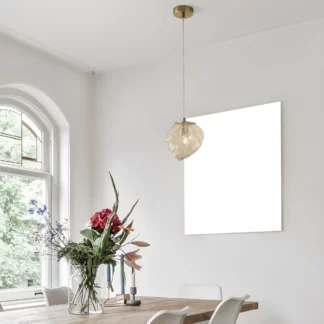 Lampa sufitowa Etuda w złotym wykończeniu z bursztynowym kloszem