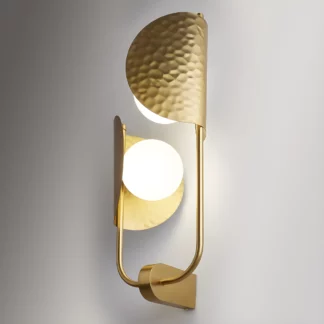 Kinkiet ścienny Tropic w kolorze satynowego mosiądzu – prawa strona