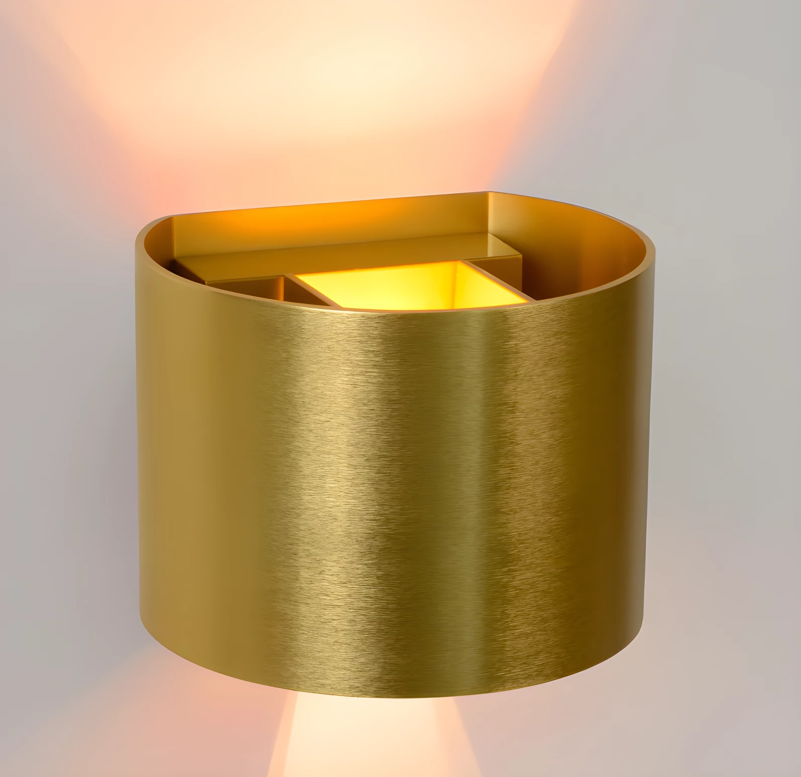 Nowoczesny kinkiet XIO w złotym wykończeniu – ozdobne oświetlenie