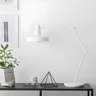 Biała lampa biurkowa Arigato - Grupa Products - metalowa