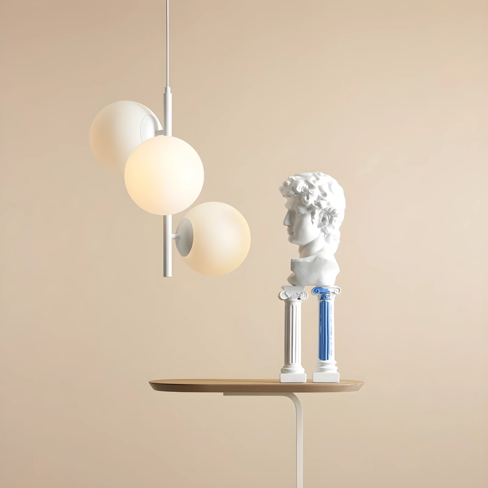 Nowoczesna biała lampa wisząca Fin M z trzema kulistymi kloszami