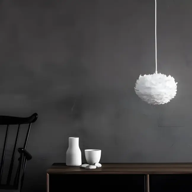 Biała lampa wisząca Eos XS - Umage - naturalne pióra