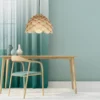 Drewniana lampa wisząca nad stół w salonie - Burgo