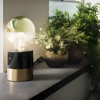 Elegancka lampa stołowa Vala - mała ozdobna lampka nocna