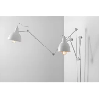 Designerska lampa ścienna Aida - dwa regulowane ramiona, białe klosze