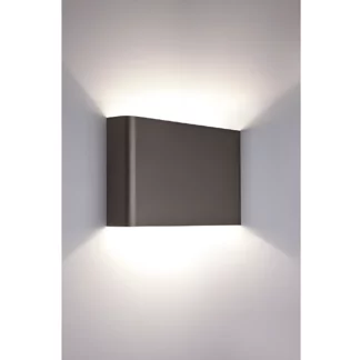 Kinkiet Haga jako doświetlenie przedpokoju