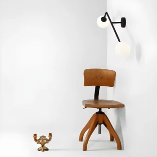 Kinkiet Pure do minimalistycznego salonu