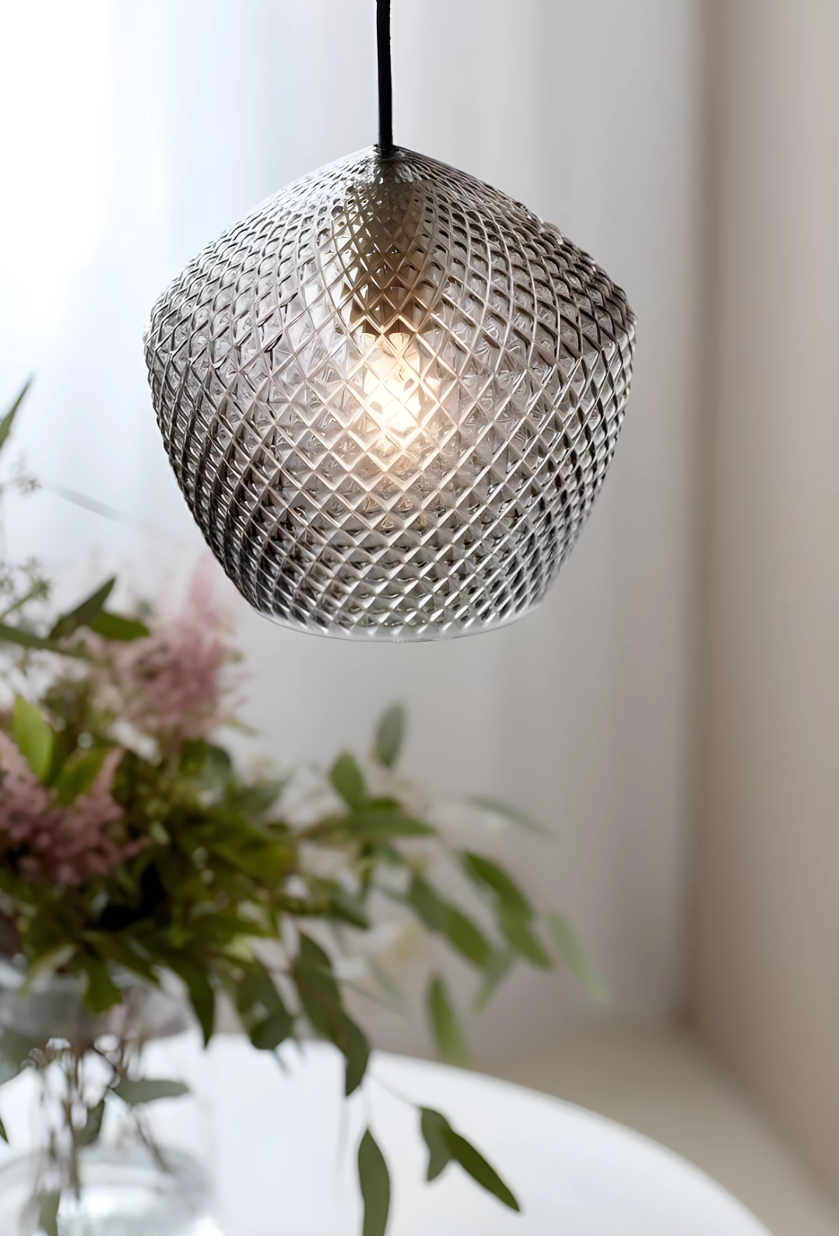 Lampa Orbiform do jadalni i salonu