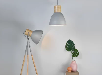 Lampa podłogowa Adna do nowoczesnego salonu