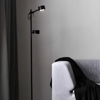Lampa podłogowa Clyde do czytania w salonie