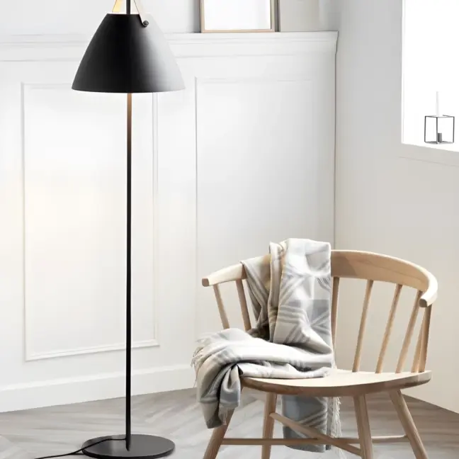 Lampa podłogowa Strap - kolor Czarny - 46234003