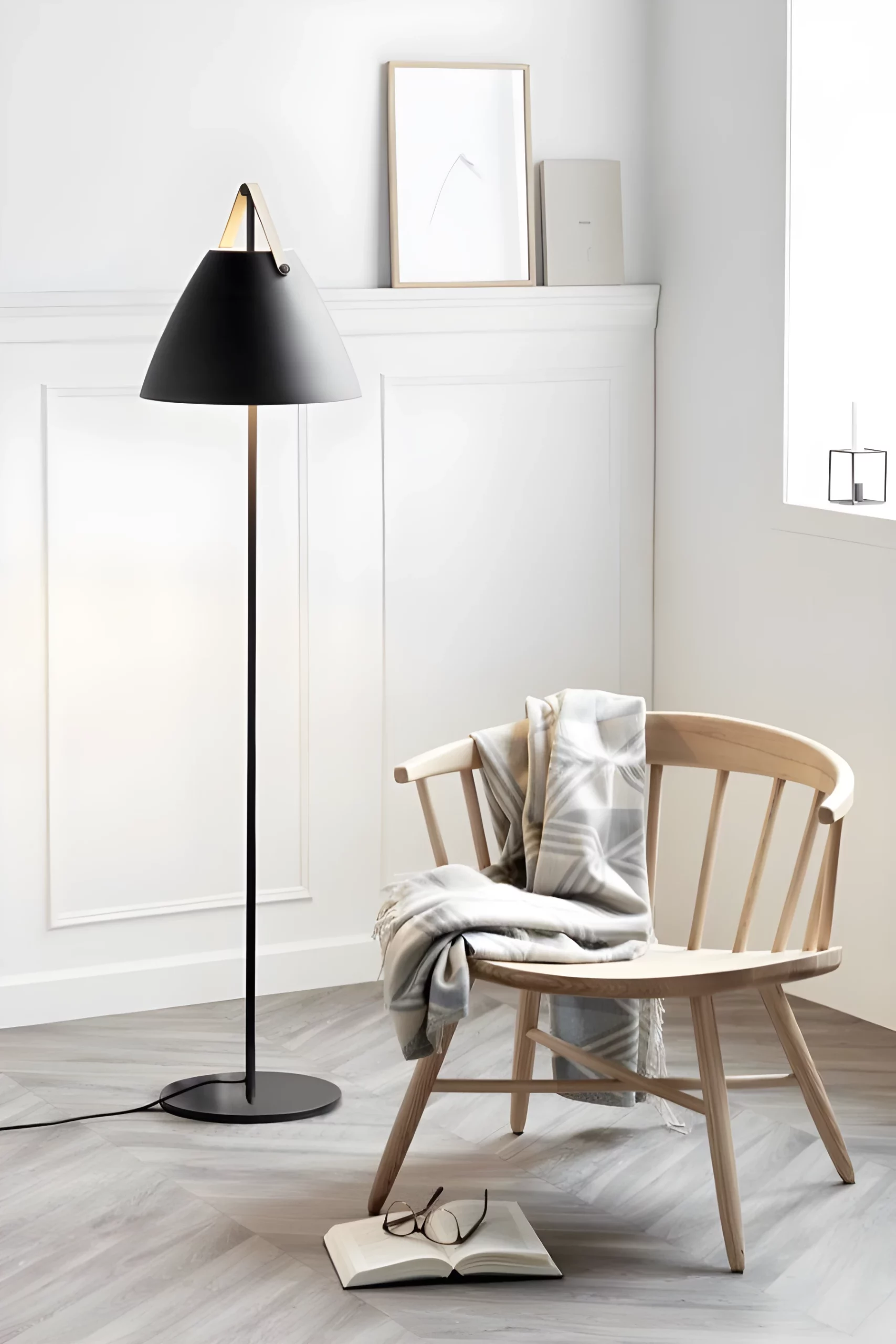 Lampa podłogowa Strap - kolor Czarny - 46234003