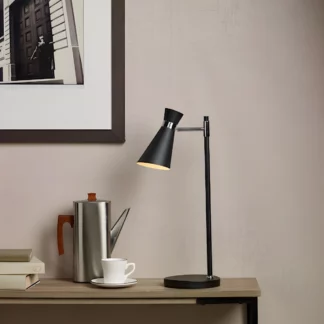 Lampa stołowa Ashworth do pokoju nastolatka