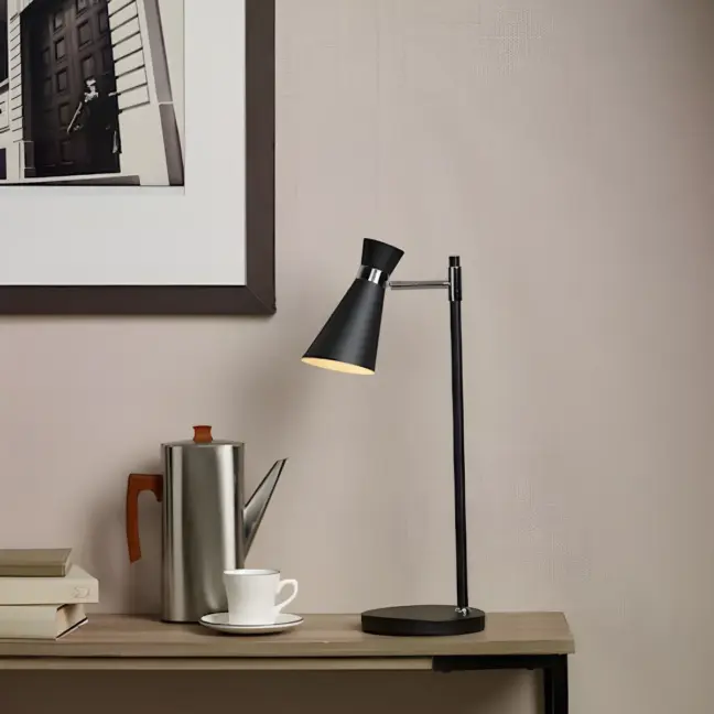 Lampa stołowa Ashworth do pokoju nastolatka