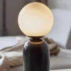 Lampa stołowa Notti do nowoczesnej sypialni