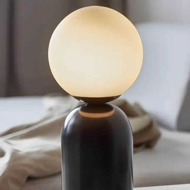 Lampa stołowa Notti do nowoczesnej sypialni