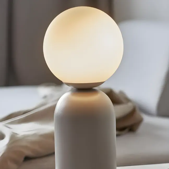 Lampa stołowa Notti na stolik kawowy w salonie
