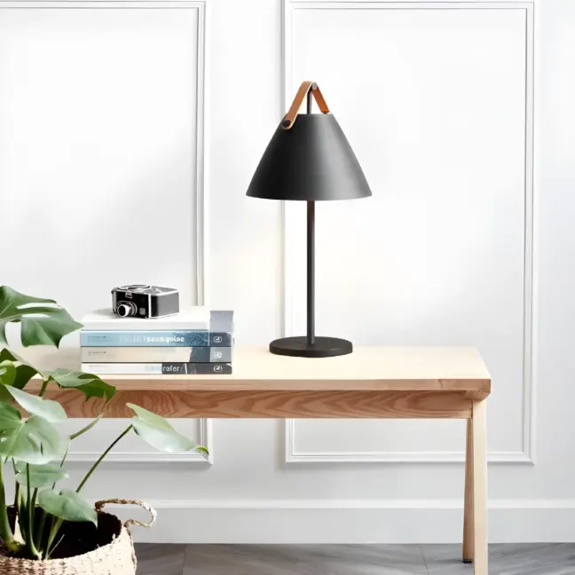 Lampa stołowa Strap - kolor Czarny - 46205003