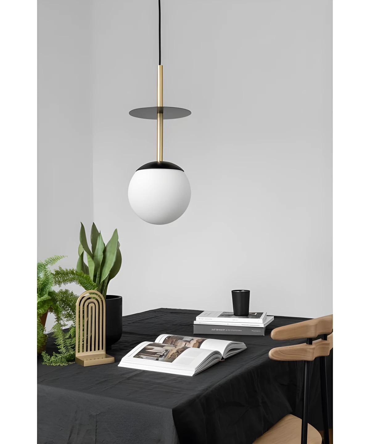 Lampa sufitowa Plaat Brass jako oświetlenie gabinetu