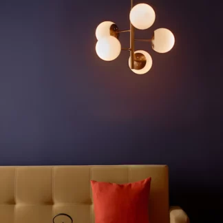 Lampa wisząca Bombazine do pięknego salonu nad stolik