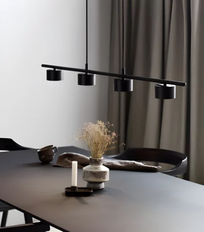 Lampa wisząca Clyde nad długi stół w jadalni