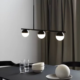 Lampa wisząca Contina nad długi stół w jadalni