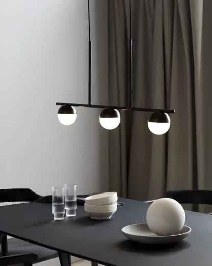 Lampa wisząca Contina nad długi stół w jadalni