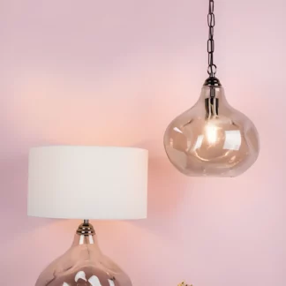 Lampa wisząca Esarosa nad komodę