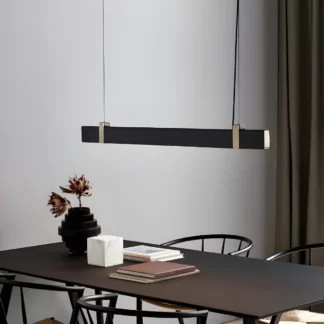 Lampa wisząca Lilt nad długi stół w jadalni