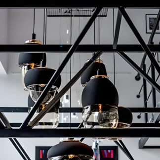 Lampa wisząca Miranda Wide do restauracji i kawiarni - beż i czerń