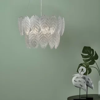 Lampa wisząca Phillipa nad stolik w salonie