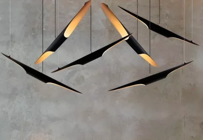 Czarna lampa wisząca podłużna Black Tube - złote wnętrze do salonu