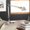 Lampka biurkowa Tolomeo do pokoju nastolatka